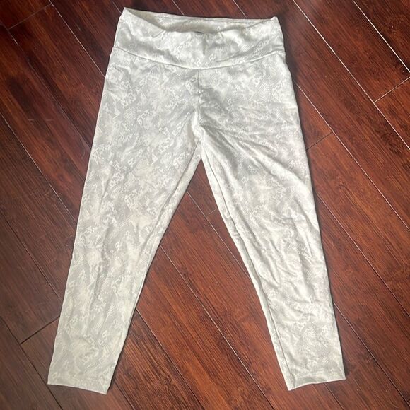 Peony & Me Workout Leggings - Snake Print - White & Gray BRAND NEW - XS Leggings - Picture 1 of 3